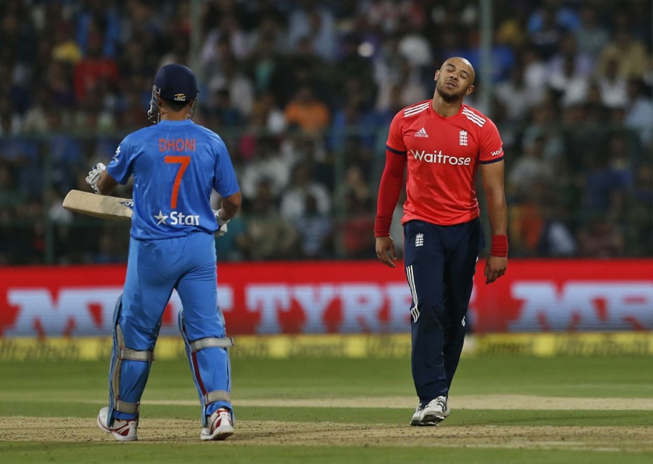 Tymal Mills reacts after bowls a wide ball, India v England, 3rd T20I, Bangalore, February 1, 2017