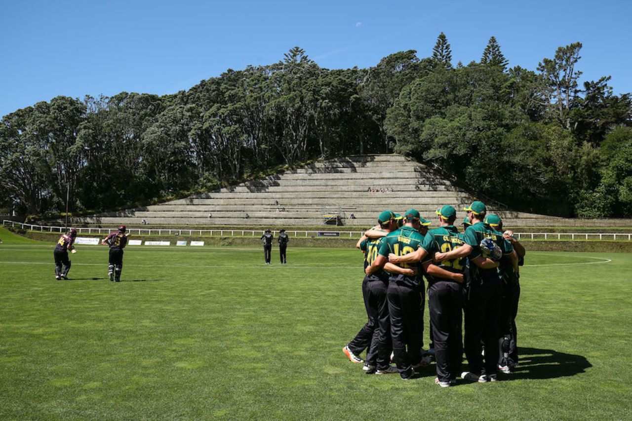 The Central Districts players huddle at Pukekura Park, Central Districts v Northern Districts, The Ford Trophy, Pukekura Park, New Plymouth, February 4, 2017