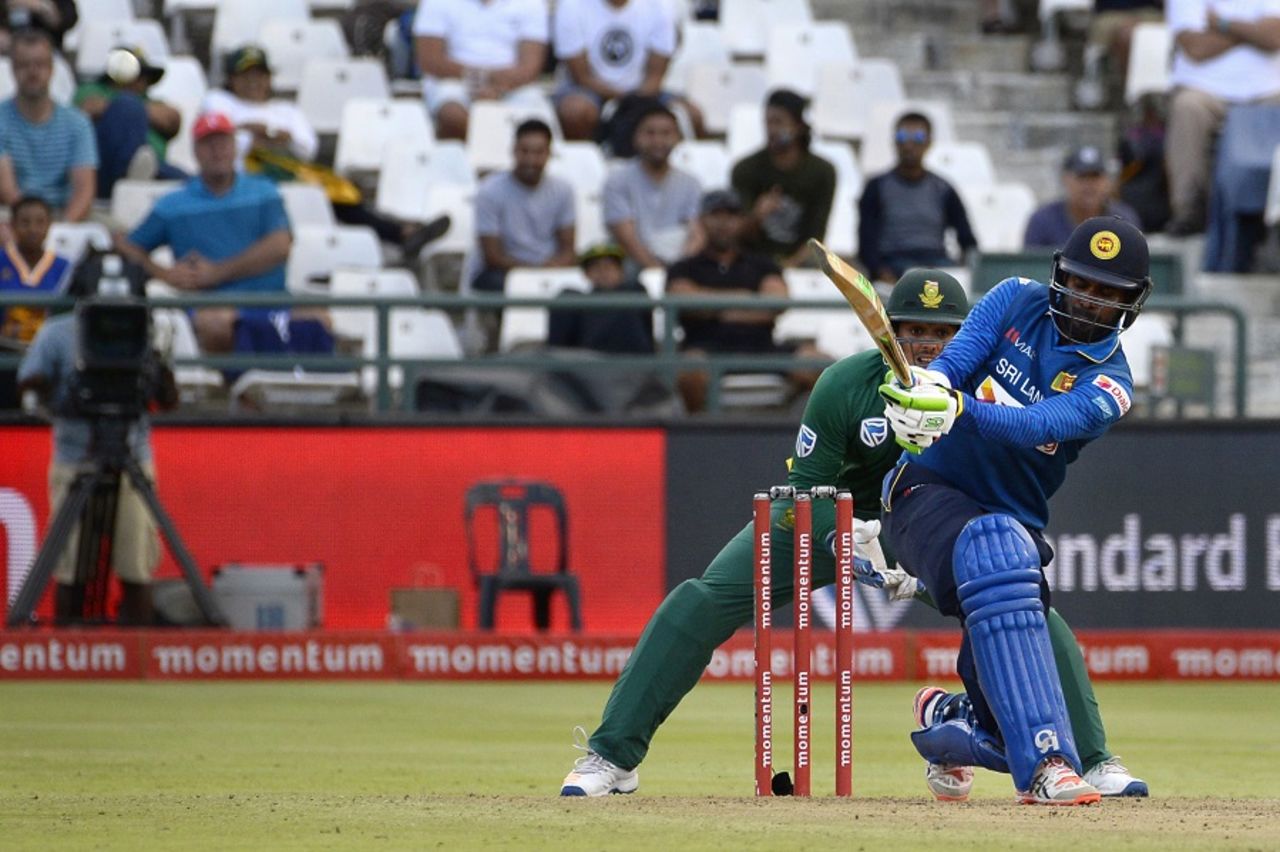Upul Tharanga nails a slog sweep, South Africa v Sri Lanka, 4th ODI, Cape Town, February 7, 2017