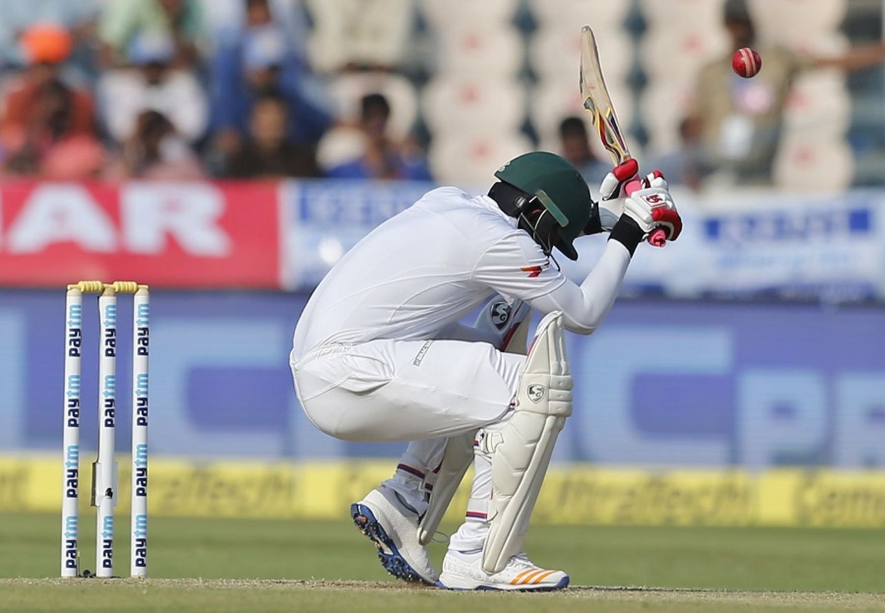 A short ball forces Tamim iqbal to duck, India v Bangladesh, only Test, 2nd day, Hyderabad, February 10, 2017