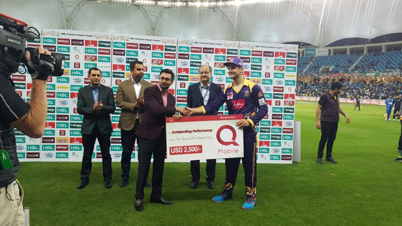 Rilee Rossouw collects a cheque for his outstanding performance, Lahore Qalandars v Quetta Gladiators, Pakistan Super League, Dubai, February 10, 2017