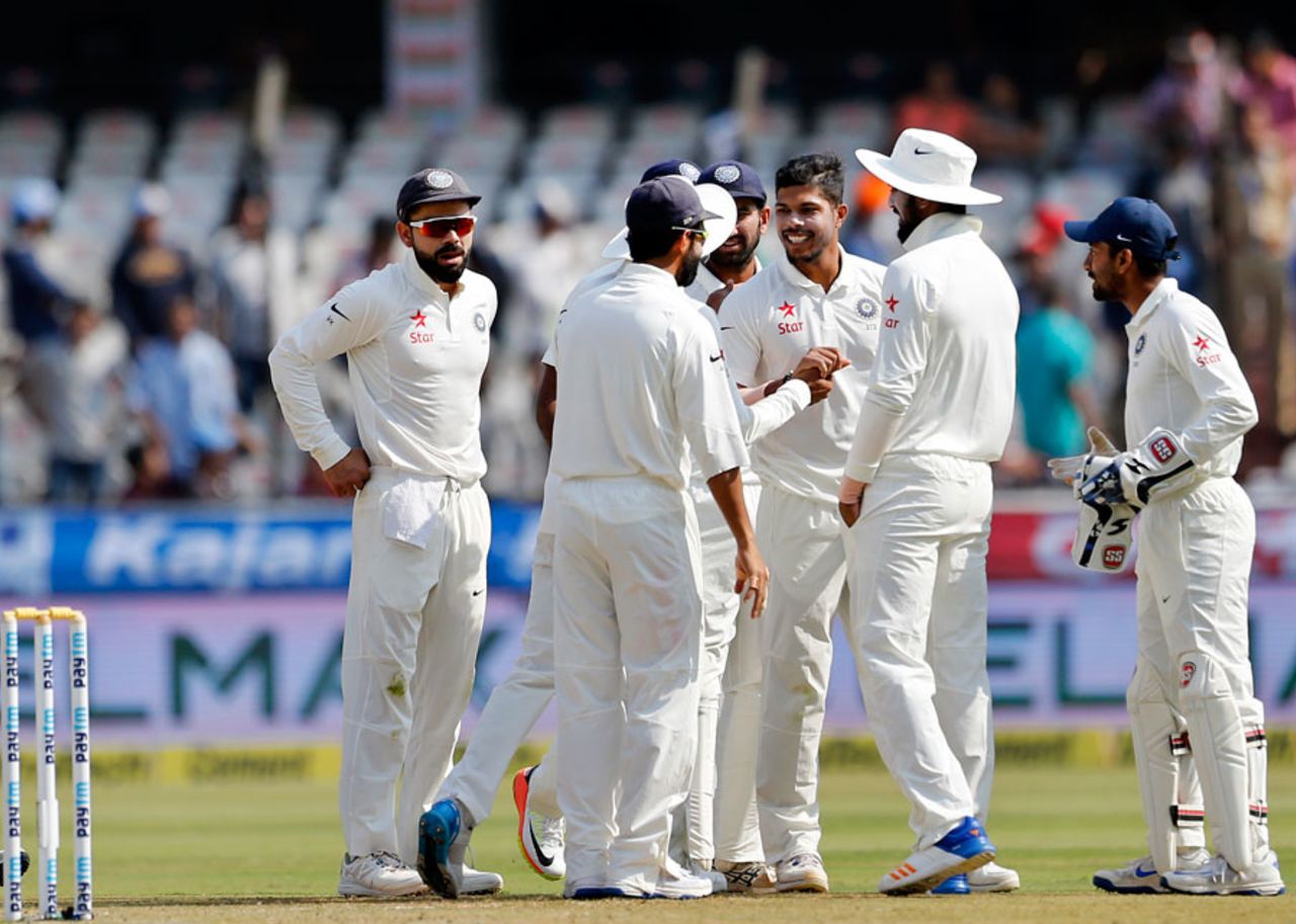 India get together after Umesh Yadav has Mominul Haque lbw, India v Bangladesh, one-off Test, 3rd day, Hyderabad, February 11, 2017