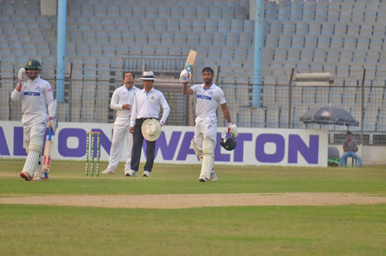Shuvagata Hom raises his bat after reaching his century, Central Zone v South Zone, 2nd day, Bangladesh Cricket League, February 12, 2017