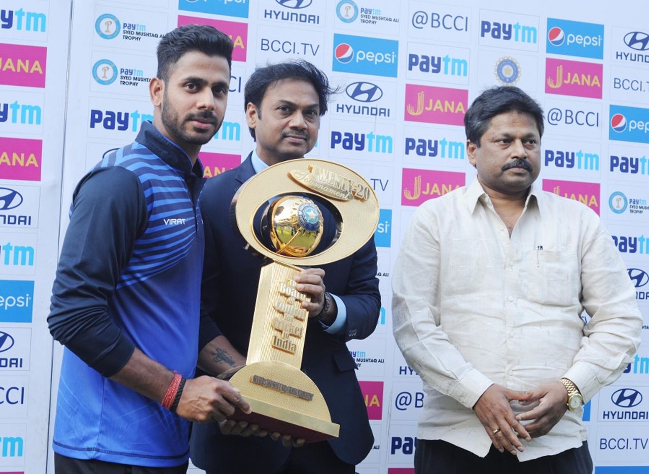 East Zone captain Manoj Tiwary receives the trophy from chairman of selectors MSK Prasad, East Zone v West Zone, Syed Mushtaq Ali Trophy Inter Zonals, Mumbai, February 18, 2017