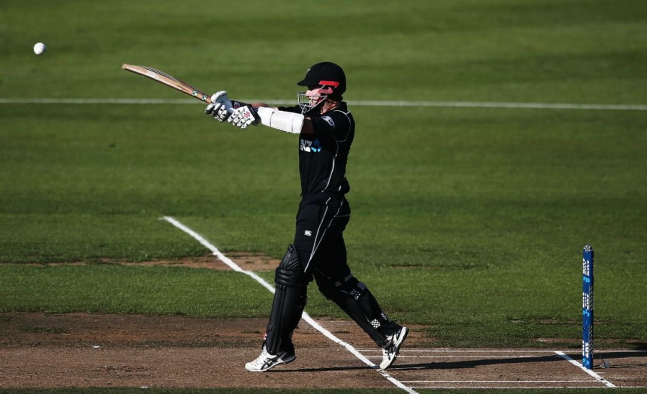 Kane Williamson pulls during another fifty, New Zealand v South Africa, 1st ODI, Hamilton, February 19, 2017