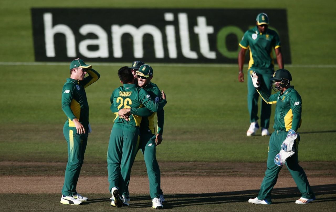 The South Africa players celebrate after Tabraiz Shamsi removed Kane Williamson, New Zealand v South Africa, 1st ODI, Hamilton, February 19, 2017