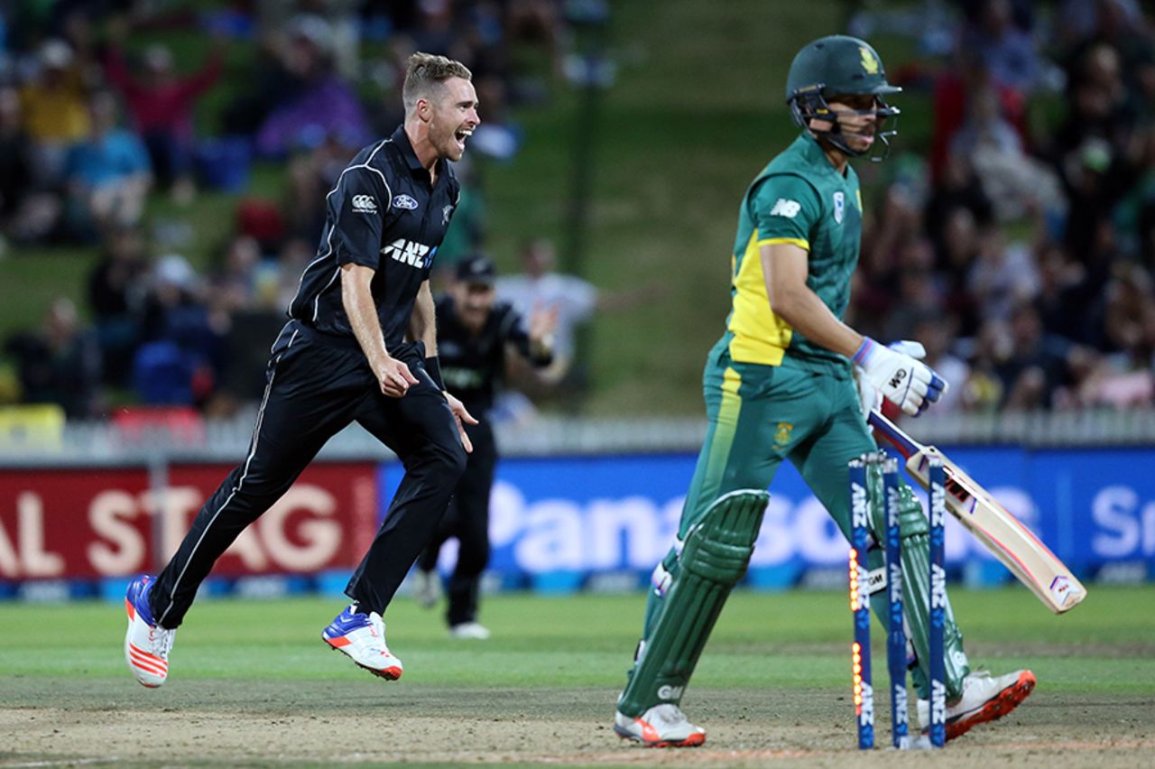 Tim Southee struck off consecutive balls in the 23rd over, New Zealand v South Africa, 1st ODI, Hamilton, February 19, 2017