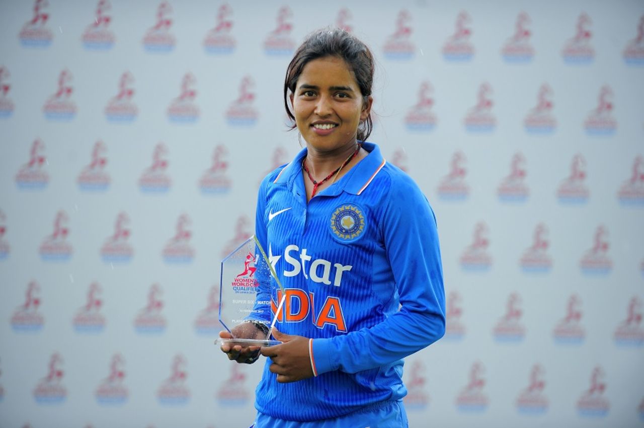 Ekta Bisht with her Player-of-the-Match award, India v Pakistan, 27th match, Women's World Cup Qualifier, Colombo, February 19, 2017