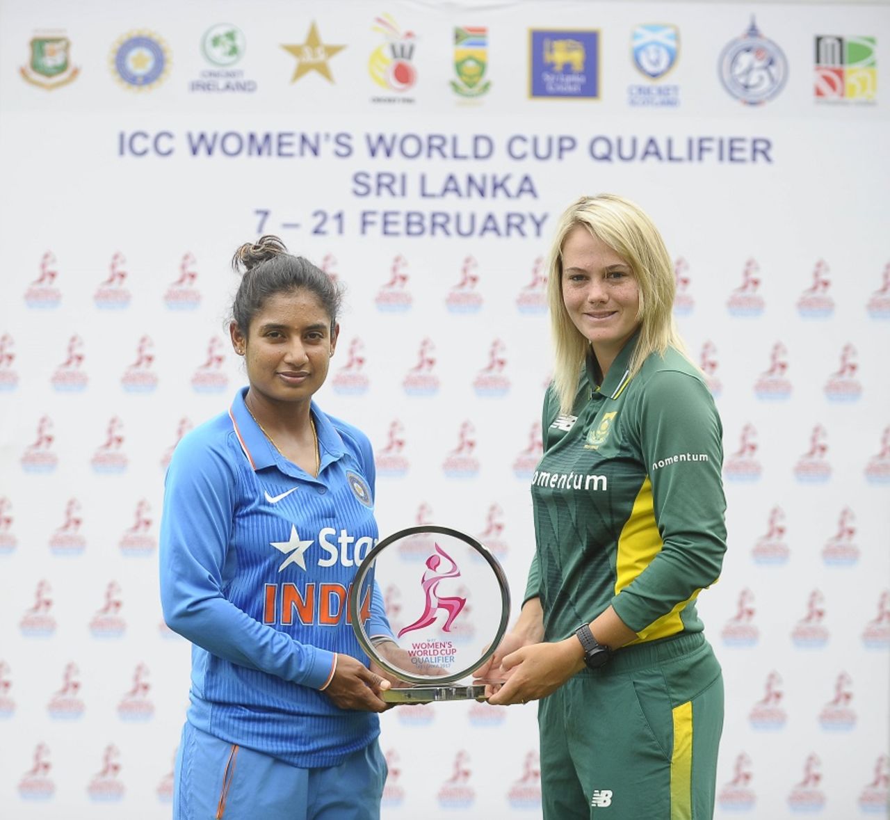 Mithali Raj and Dane van Niekerk with the championship trophy, ICC Women's World Cup Qualifier 2017, Colombo, February 20, 2017