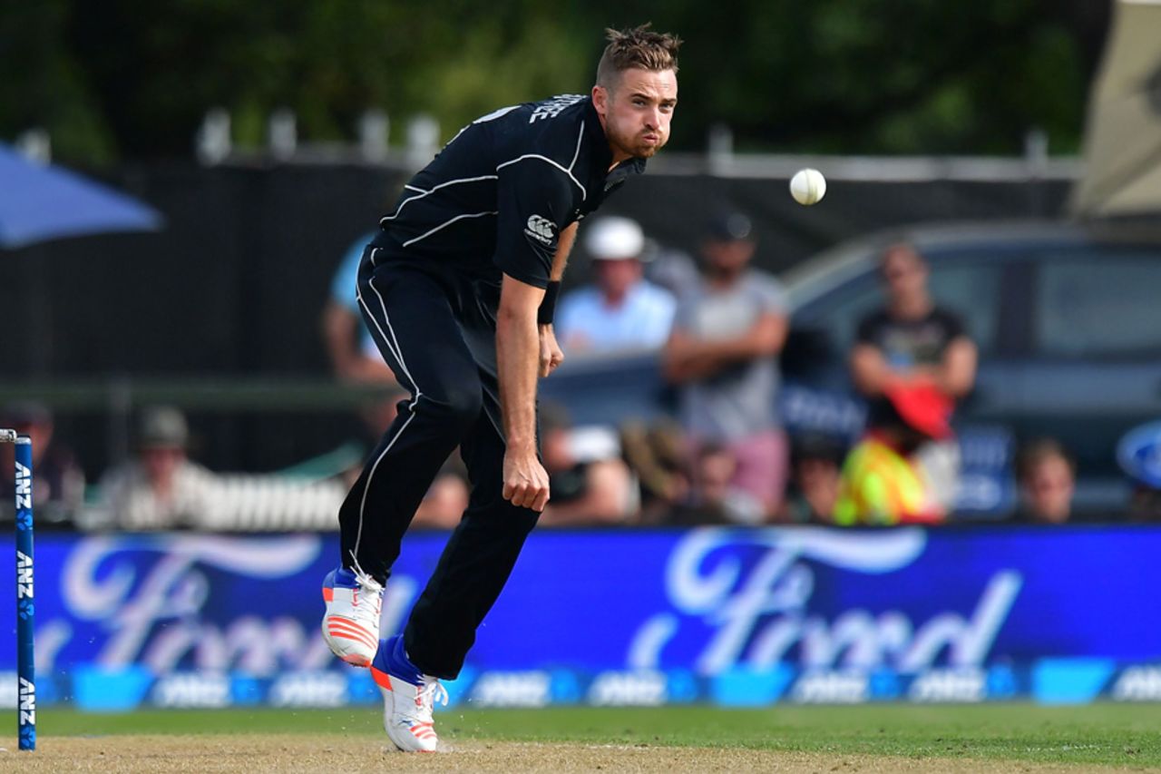 Tim Southee gets into his delivery stride, New Zealand v South Africa, 2nd ODI, Christchurch, February 22, 2017