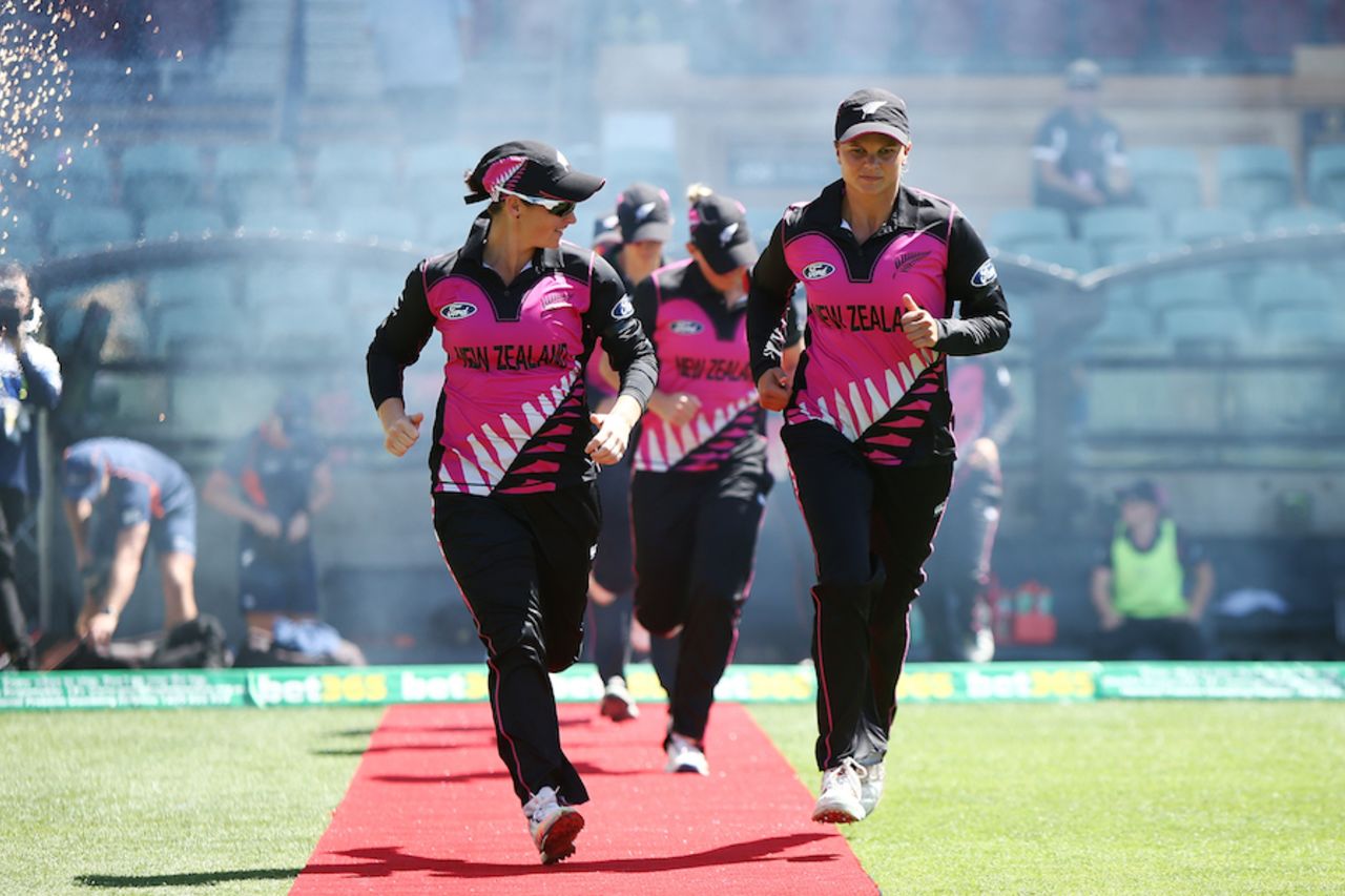 Suzie Bates leads her team out after top-scoring with 31, Australia v New Zealand, 3rd women's T20I, Adelaide, February 22, 2017