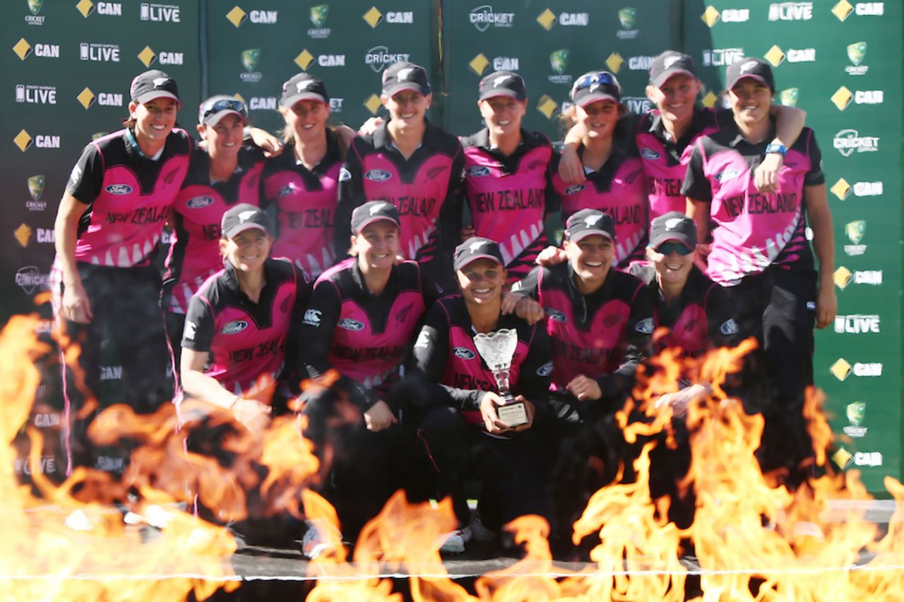 New Zealand women pose with the series trophy, Australia v New Zealand, 3rd women's T20I, Adelaide, February 22, 2017