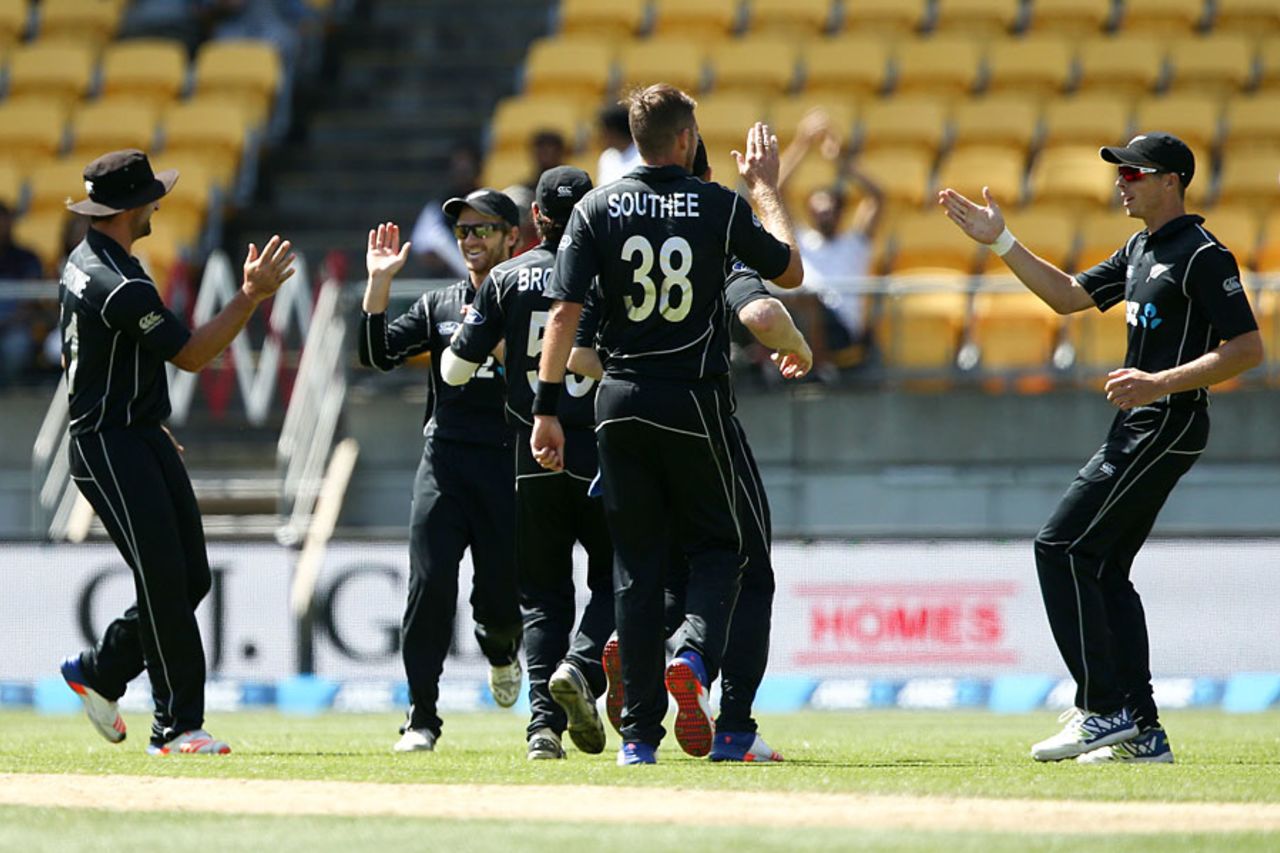 Tim Southee provided the first breakthrough, New Zealand v South Africa, 3rd ODI, Wellington, February 25, 2016