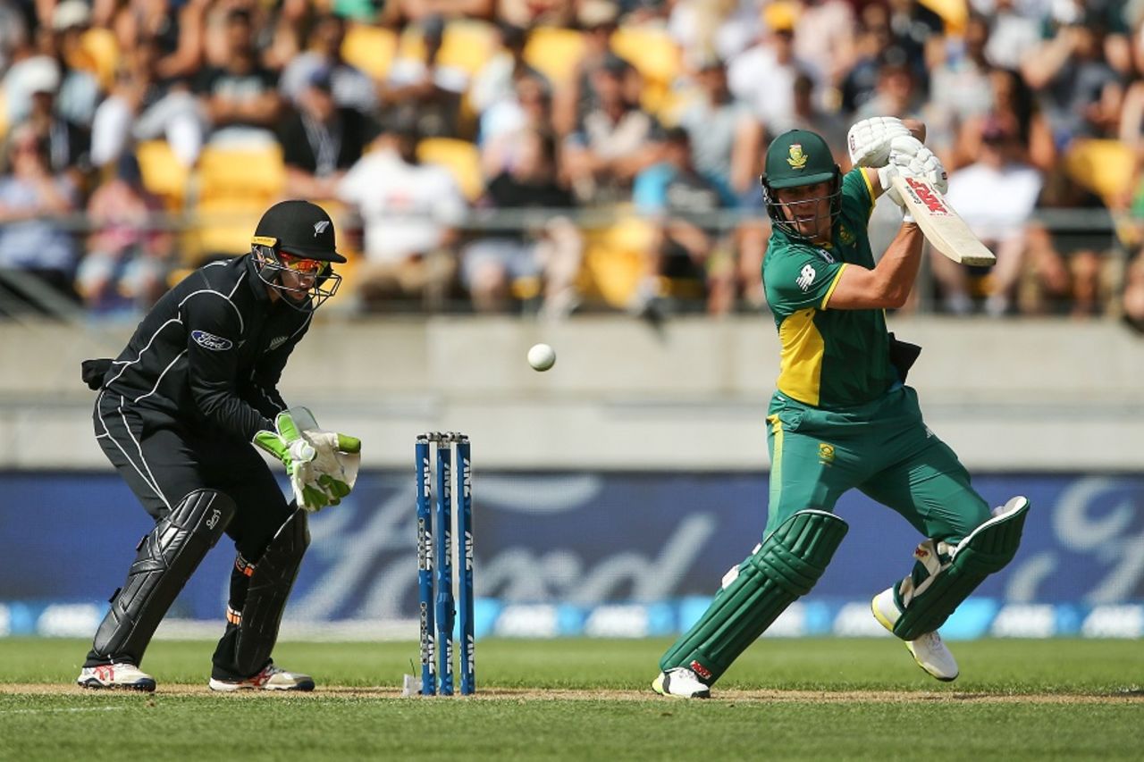 Tom Latham looks on as AB de Villiers carves the ball away, New Zealand v South Africa, 3rd ODI, Wellington, February 25, 2017