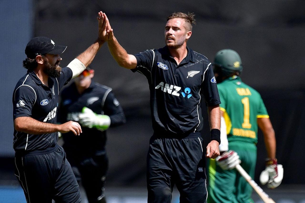Dean Brownlie and Tim Southee celebrate Hashim Amla's wicket, New Zealand v South Africa, 3rd ODI, Wellington, February 25, 2017