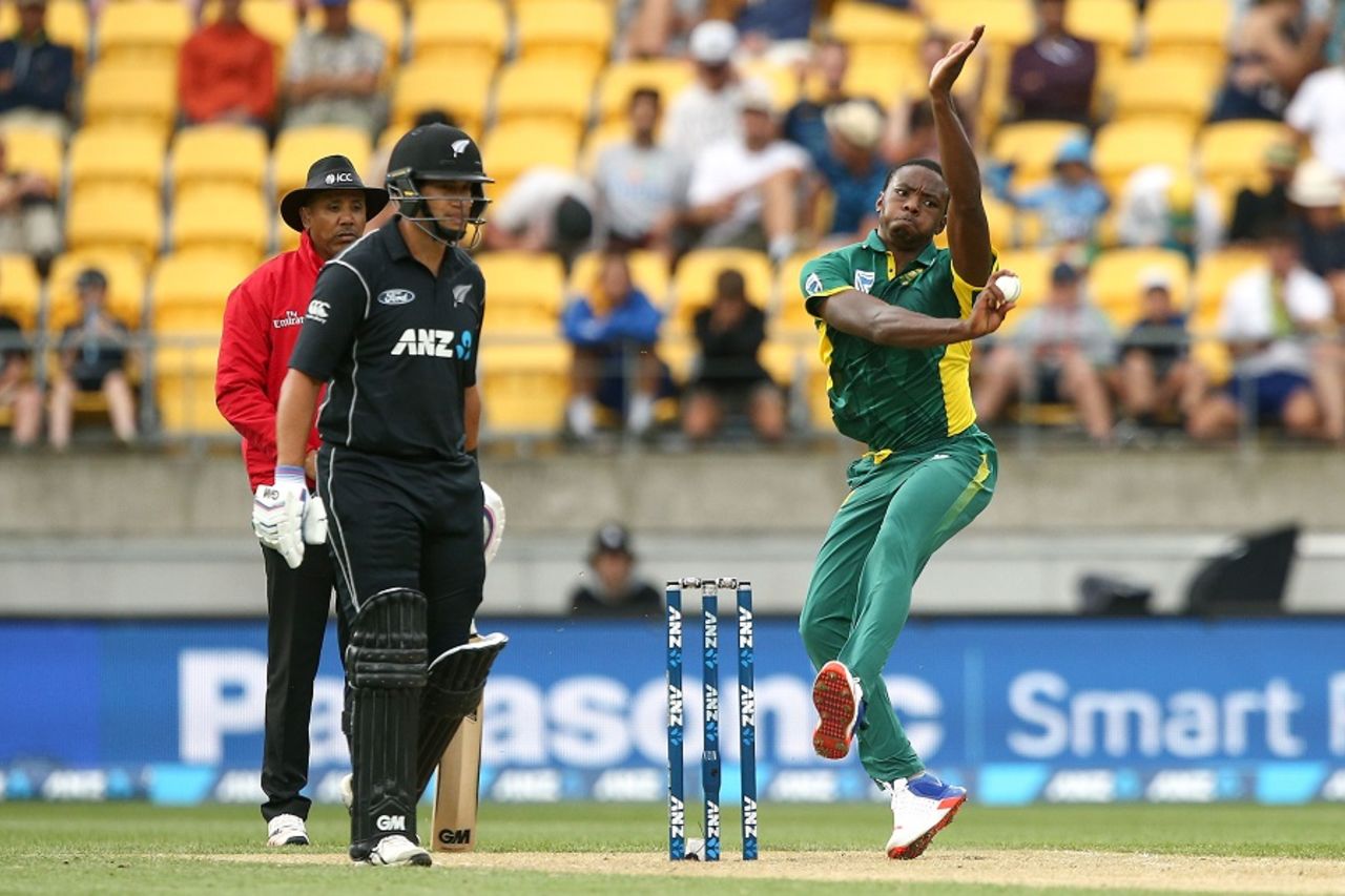 Kagiso Rabada charges in to bowl, New Zealand v South Africa, 3rd ODI, Wellington, February 25, 2017