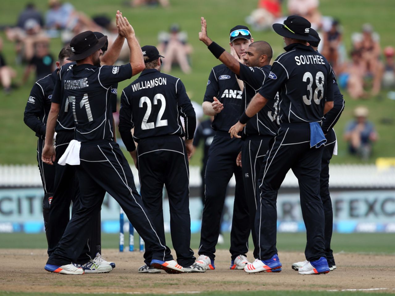 Jeetan Patel celebrates a wicket with his team-mates, New Zealand v South Africa, 4th ODI, Hamilton, March 1, 2017