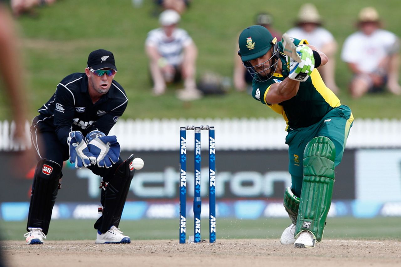 Faf du Plessis drives through the off side, New Zealand v South Africa, 4th ODI, Hamilton, March 1, 2017