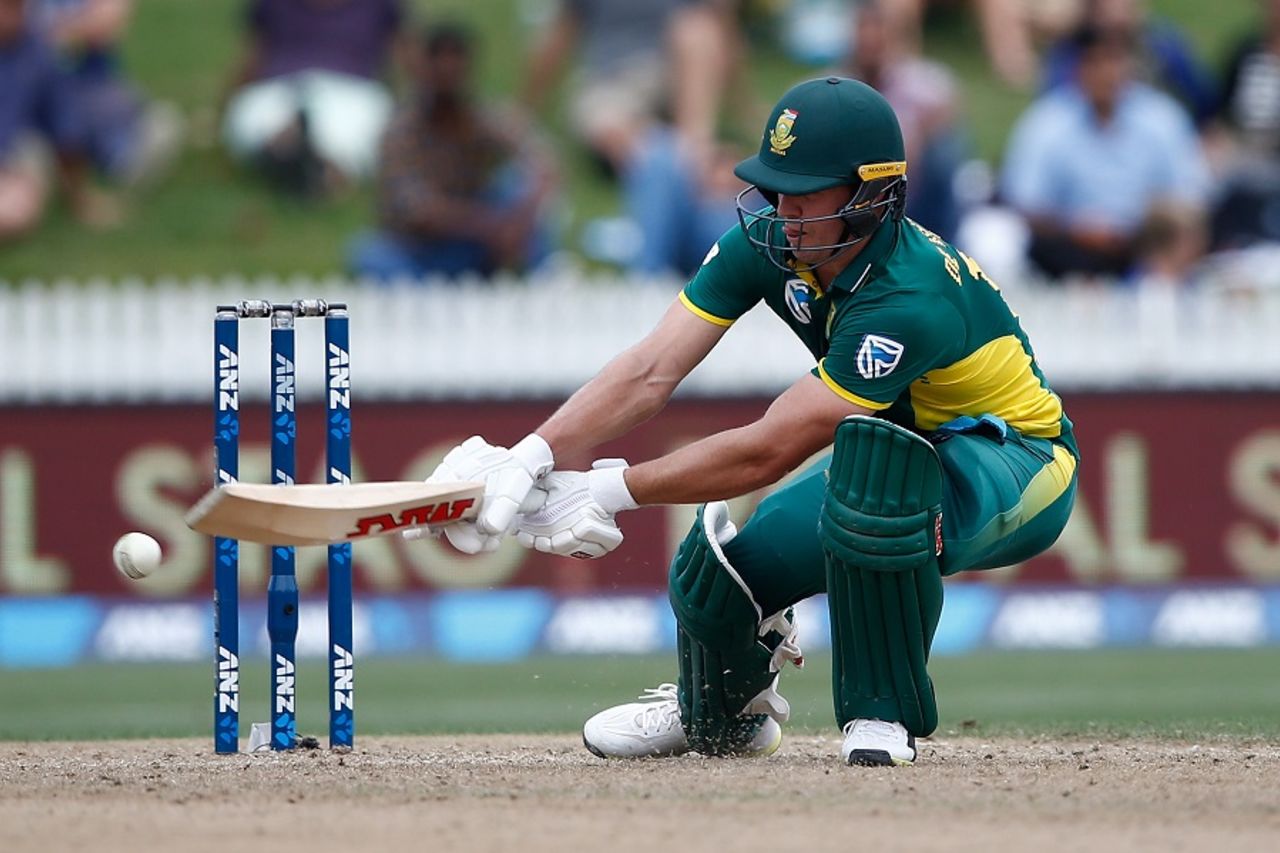 AB de Villiers brings out his unorthodoxy, New Zealand v South Africa, 4th ODI, Hamilton, March 1, 2017
