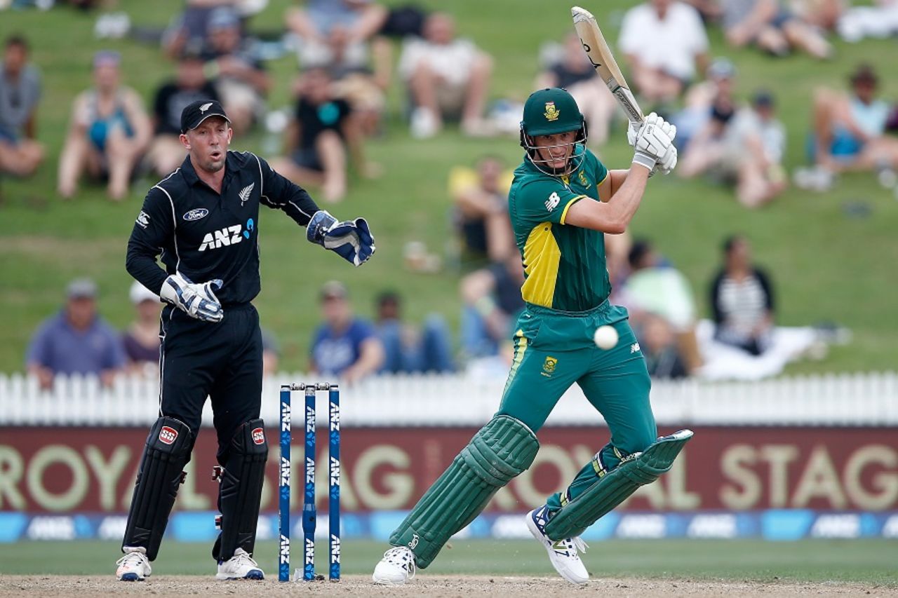 Chris Morris slaps the ball through the off side, New Zealand v South Africa, 4th ODI, Hamilton, March 1, 2017