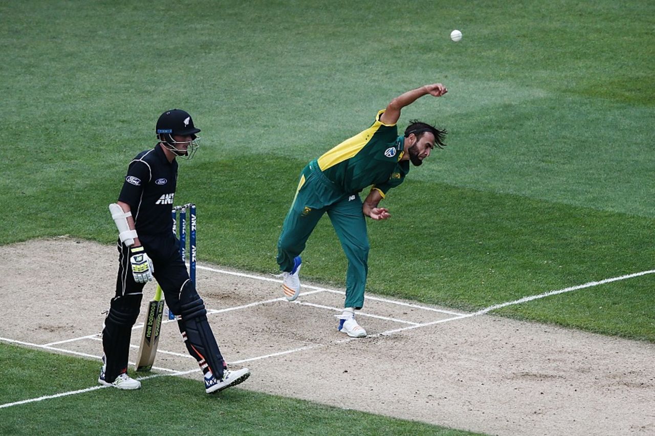 Imran Tahir is a picture of exertion as he releases the ball, New Zealand v South Africa, 5th ODI, Auckland, March 4, 2017