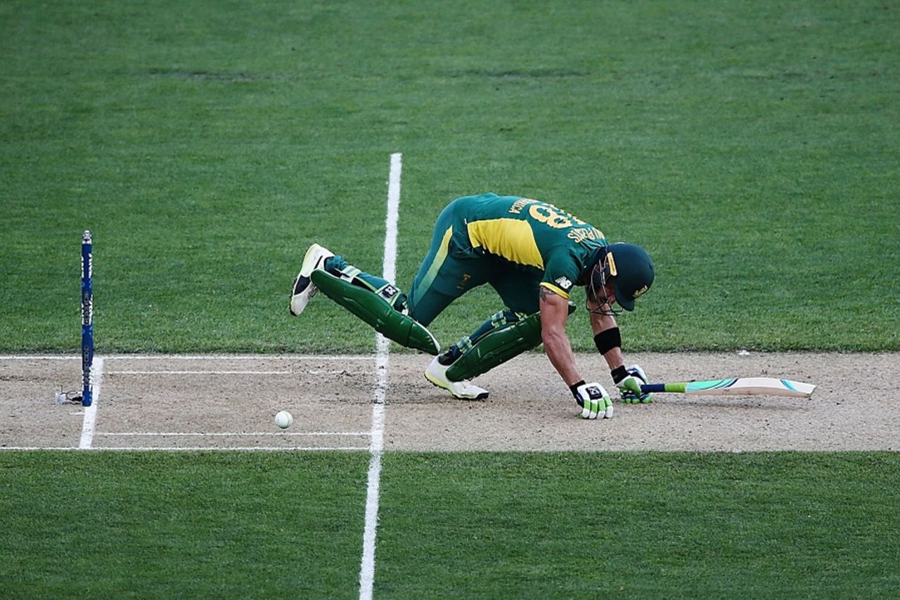 Faf du Plessis tumbles as he plays a shot, New Zealand v South Africa, 5th ODI, Auckland, March 4, 2017