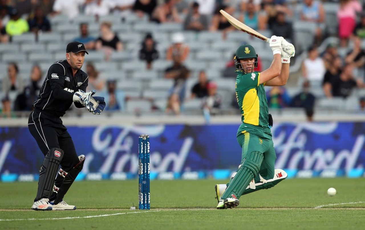 AB de Villiers slaps one through the off side, New Zealand v South Africa, 5th ODI, Auckland, March 4, 2017