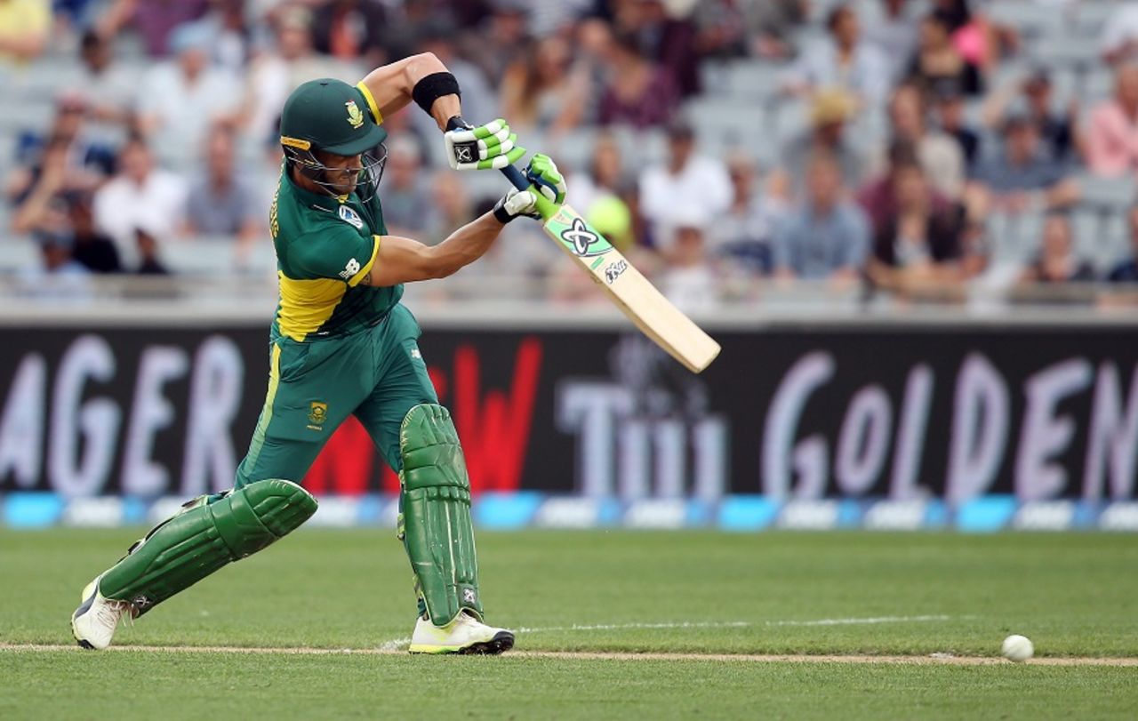 Faf du Plessis drives en route to his match-winning half-century, New Zealand v South Africa, 5th ODI, Auckland, March 4, 2017