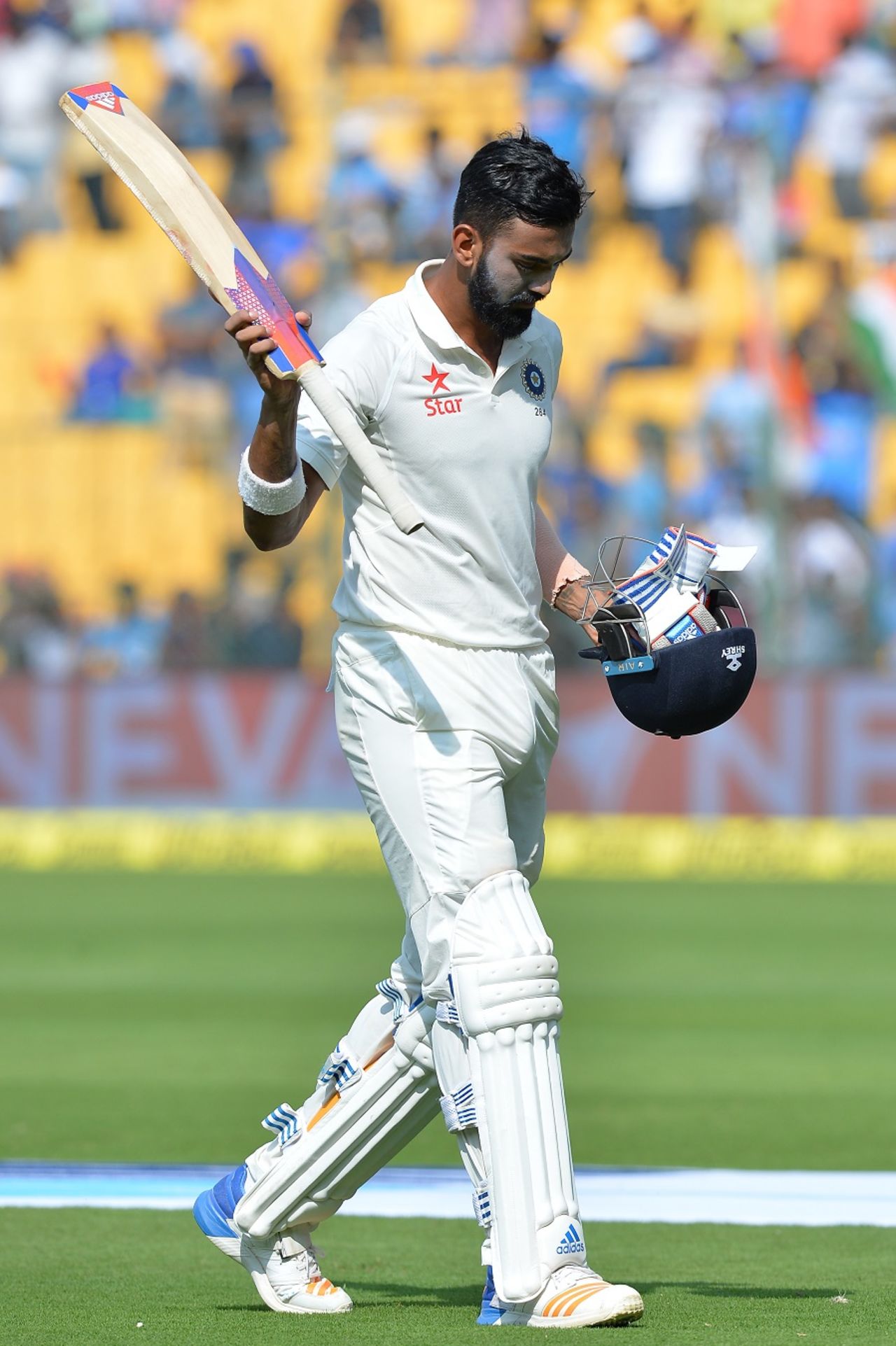KL Rahul acknowledges the crowd as he walks back for 90, India v Australia, 2nd Test, 1st day, Bengaluru, March 4, 2017