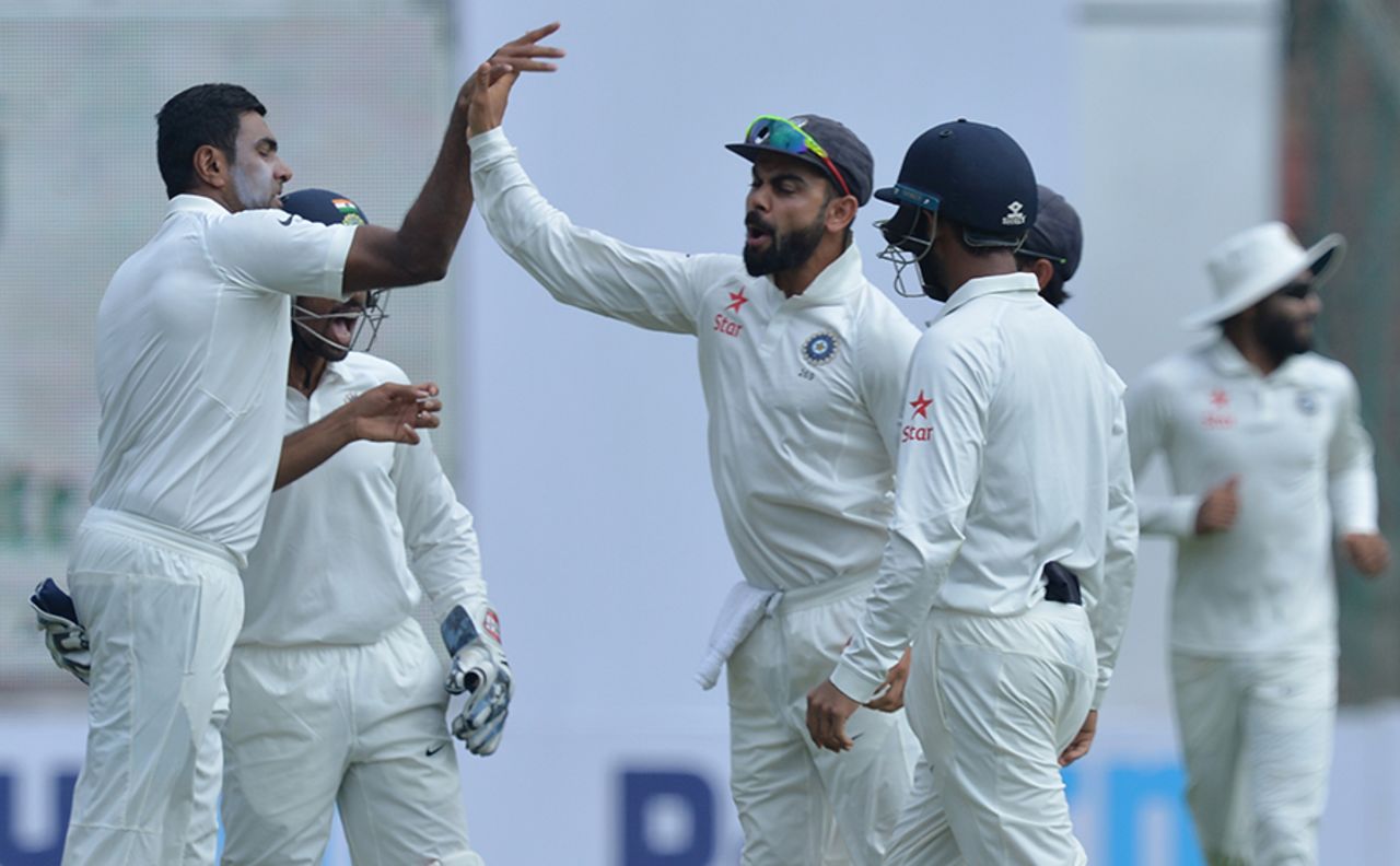 R Ashwin and Virat Kohli are pumped after David Warner's dismissal, India v Australia, 2nd Test, Bengaluru, 2nd day, March 5, 2017