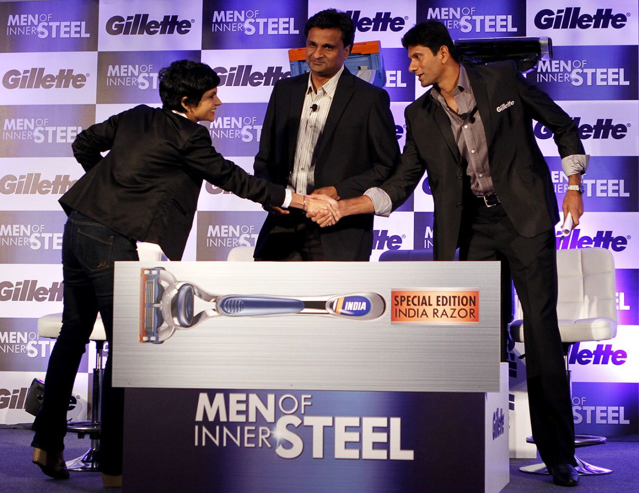 Actor Mandira Bedi with former Indian fast bowlers Javagal Srinath (centre) and Venkatesh Prasad at a product launch, New Delhi, April 22, 2014