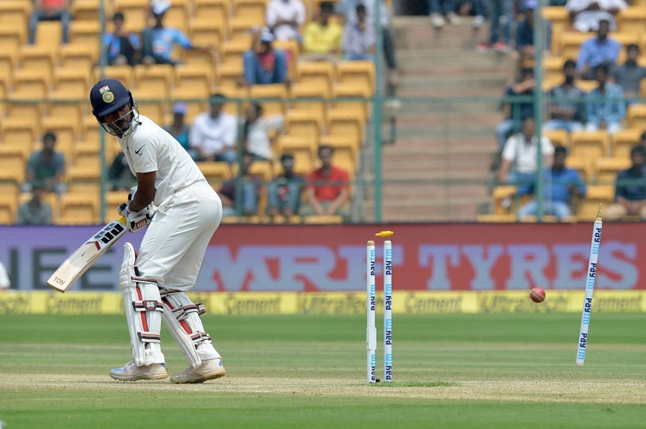 Abhinav Mukund loses his off stump, India v Australia, 2nd Test, Bengaluru, 3rd day, March 6, 2017