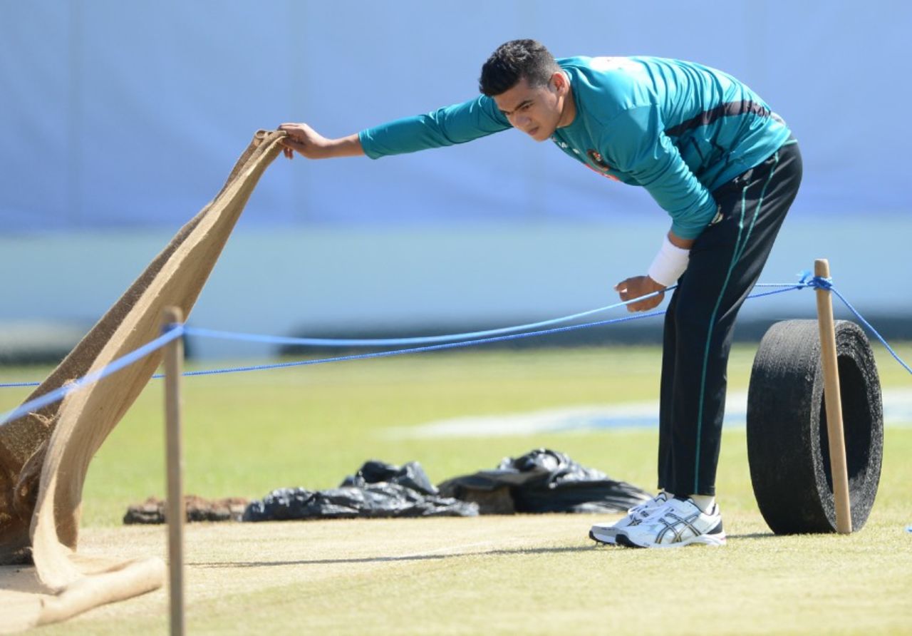 Taskin Ahmed inspects the pitch, Galle, March 6, 2017