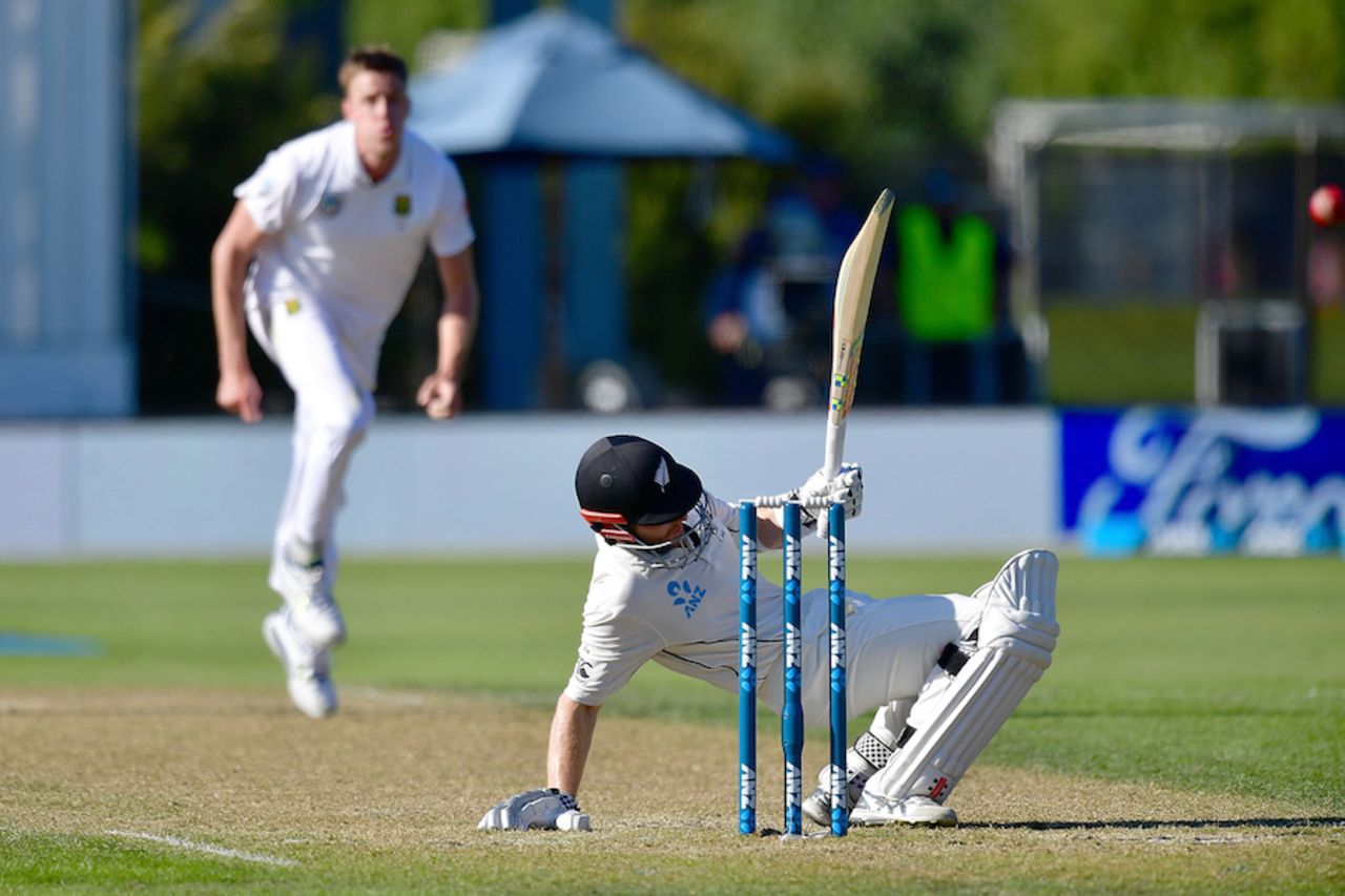 Kane Williamson evades a bouncer from Morne Morkel, New Zealand v South Africa, 1st Test, Dunedin, 2nd day, March 9, 2017