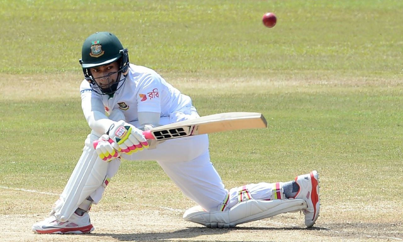 Mushfiqur Rahim battled on the third morning, Sri Lanka v Bangladesh, 1st Test, Galle, 3rd day, March 9, 2017