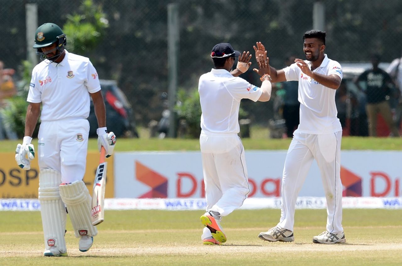 Lahiru Kumara celebrates with team-mates after dismissing Mahmudullah, Sri Lanka v Bangladesh, 1st Test, Galle, 3rd day, March 9, 2017