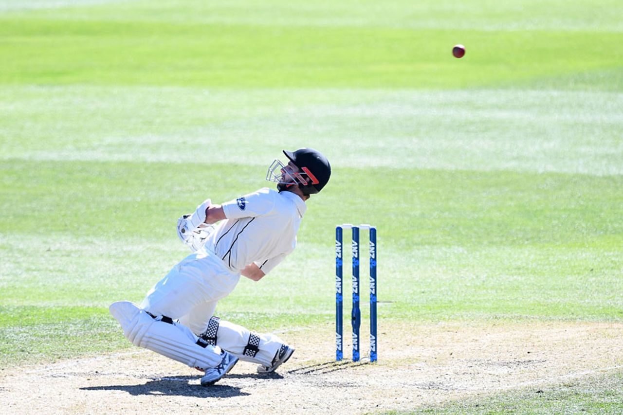 Kane Williamson sways away from a short ball, New Zealand v South Africa, 1st Test, Dunedin, 3rd day, March 10, 2017