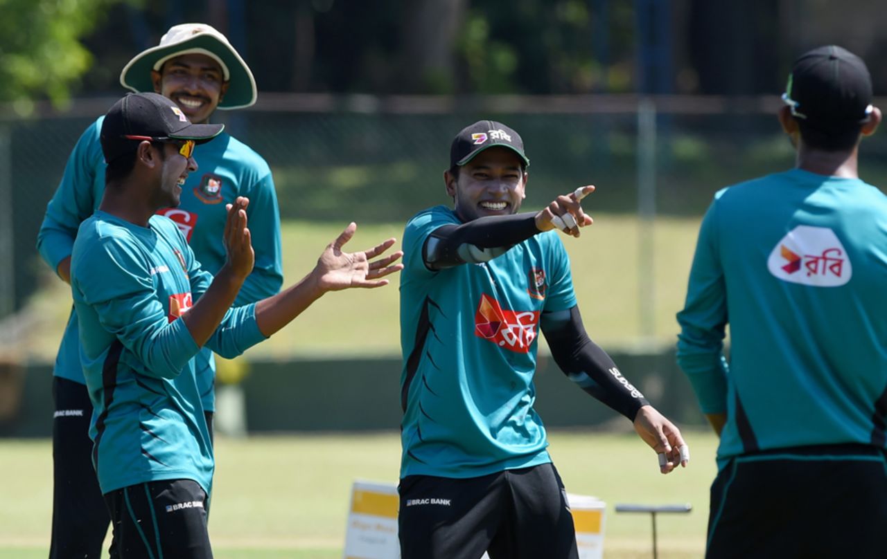 Mushfiqur Rahim enjoys a light moment with team-mates, Colombo, March 13, 2017