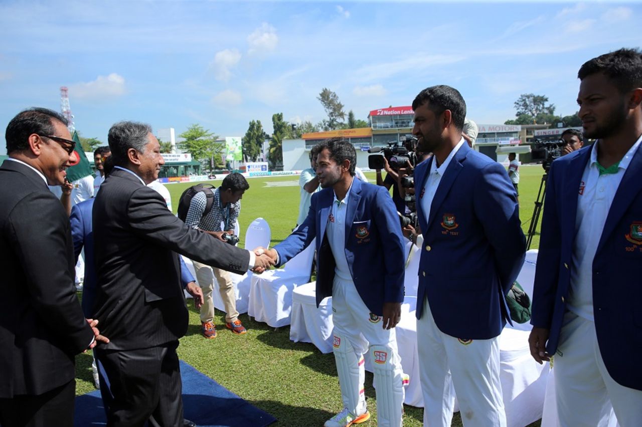 The captain Mushfiqur Rahim is greeted by dignitaries, Sri Lanka v Bangladesh, 2nd Test, Colombo, 1st day, March 15, 2017