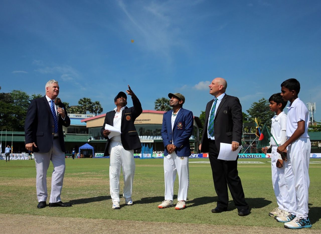 Rangana Herath tosses the coin as Mushfiqur Rahim calls, Sri Lanka v Bangladesh, 2nd Test, Colombo, 1st day, March 15, 2017