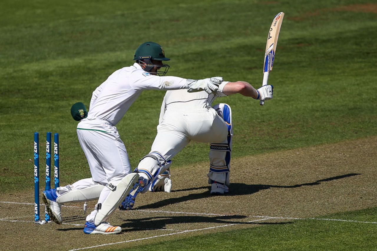 Quinton de Kock appeals for the stumping of James Neesham, New Zealand v South Africa, 2nd Test, Wellington, 1st day, March 16, 2017