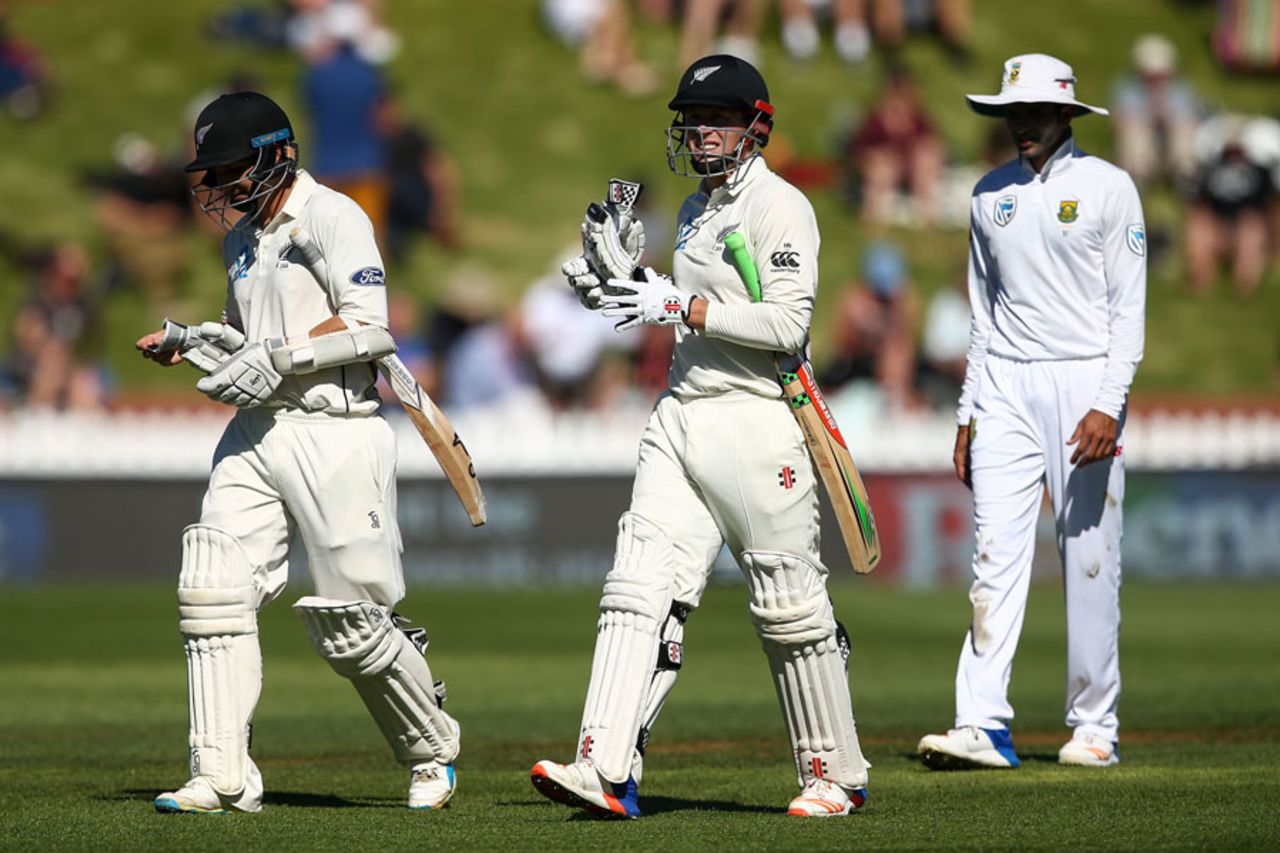 BJ Watling and Henry Nicholls walk off at tea, New Zealand v South Africa, 2nd Test, Wellington, 1st day, March 16, 2017