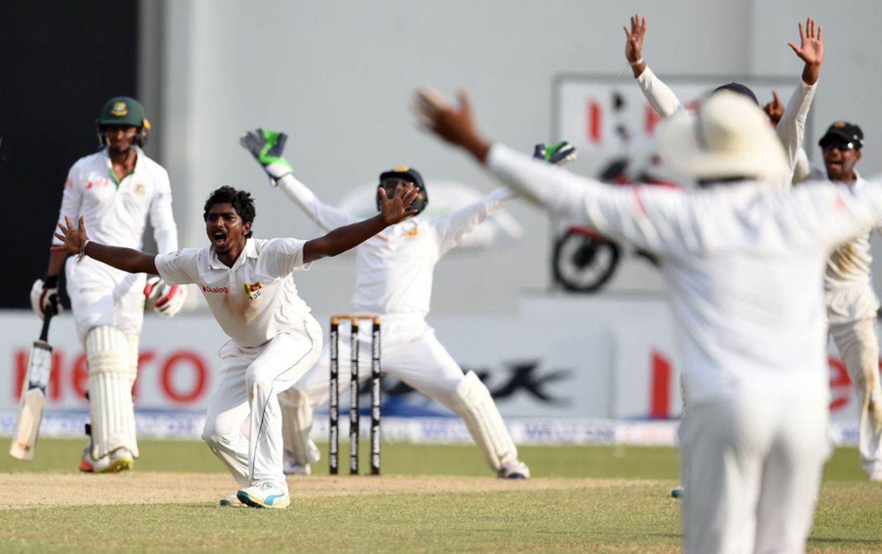 Lakshan Sandakan makes a loud appeal against Taijul Islam, Sri Lanka v Bangladesh, 2nd Test, Colombo, 2nd day, March 16, 2017