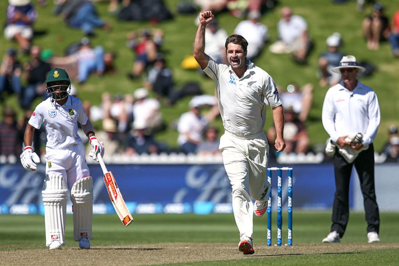 Colin de Grandhomme celebrates the wicket of Faf du Plessis, New Zealand v South Africa, 2nd Test, Wellington, 2nd day, March 17, 2016