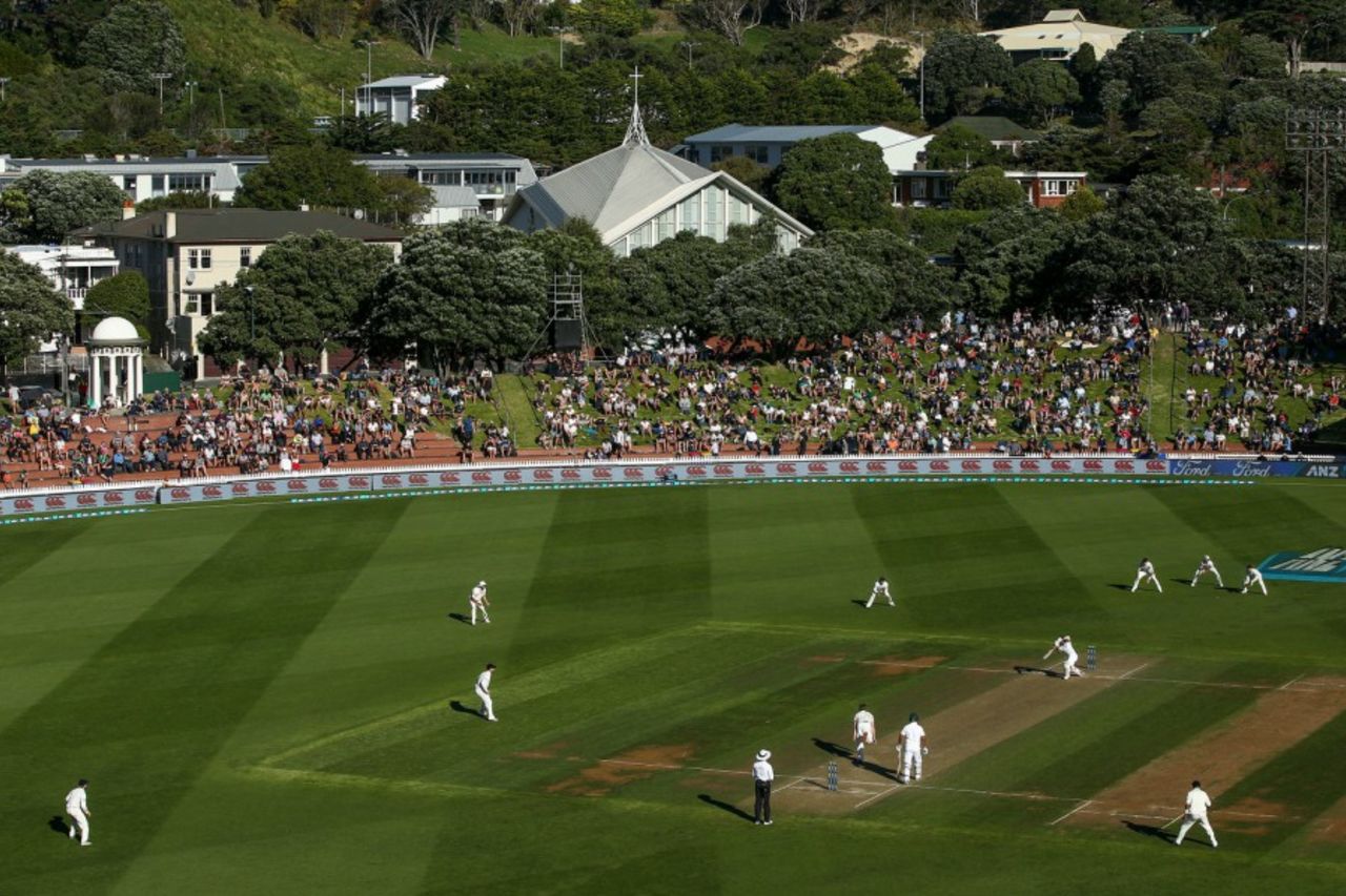 The Basin Reserve soaks in cricket and sunshine, New Zealand v South Africa, 2nd Test, Wellington, 2nd day, March 17, 2016