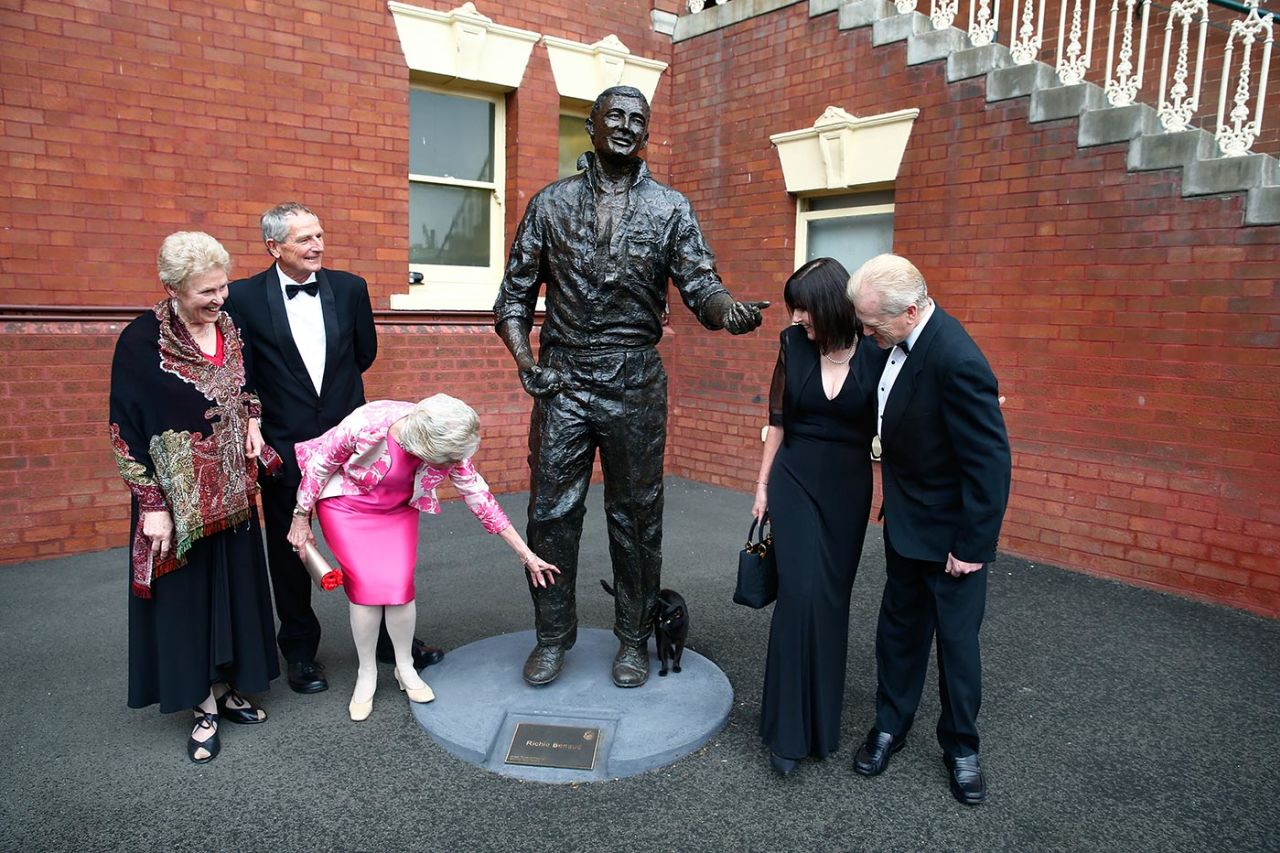 Members of the Benaud family stand next to a statue of Richie Benaud: John Benaud and Lyndsay Benaud (left), Daphne Benaud (centre), and Jeffrey Benaud with his wife (right). Sydney Cricket Ground, November 11, 2015