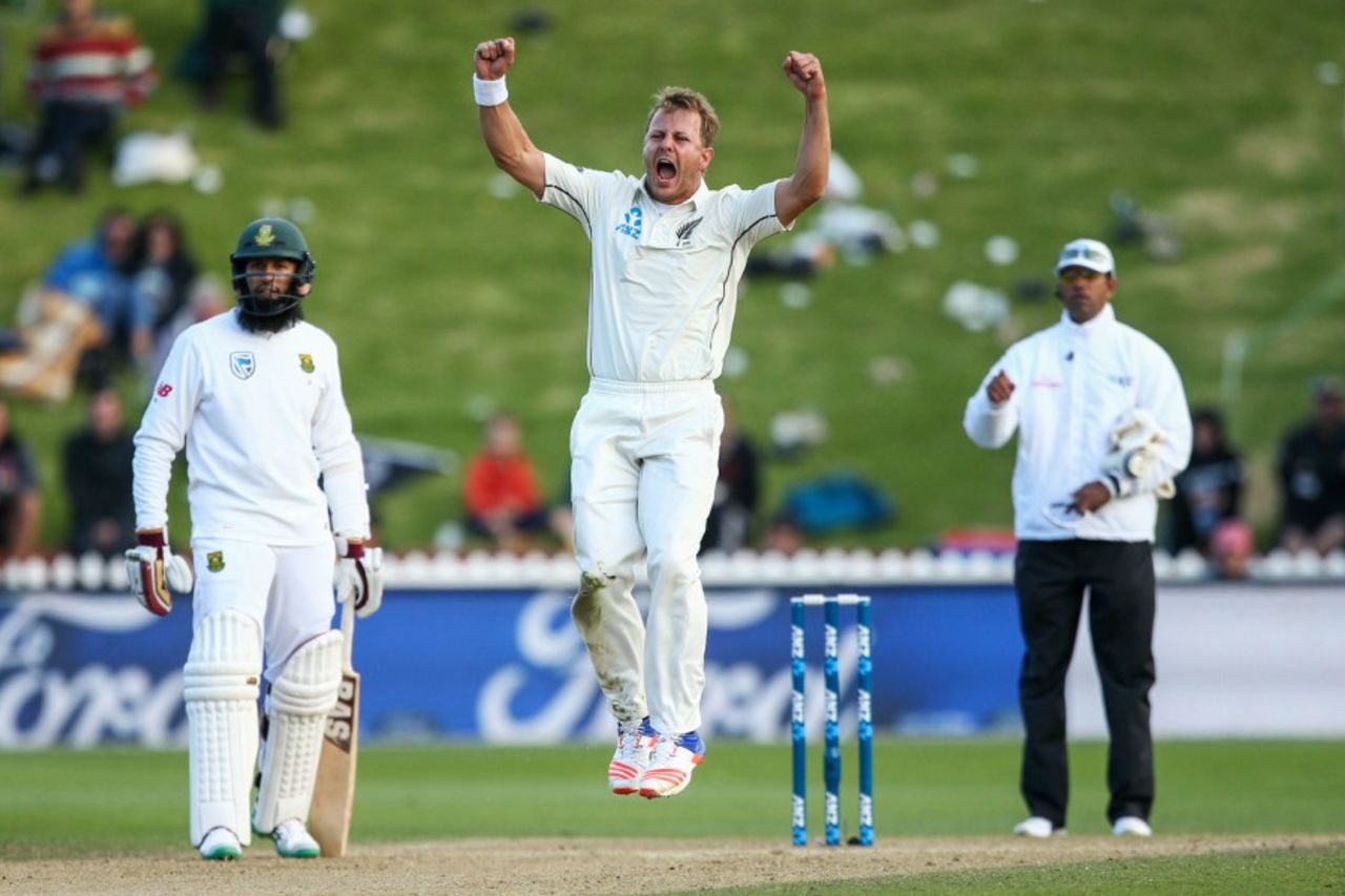 Neil Wagner is pumped after removing Dean Elgar, New Zealand v South Africa, 2nd Test, Wellington, 3rd day, March 18, 2017