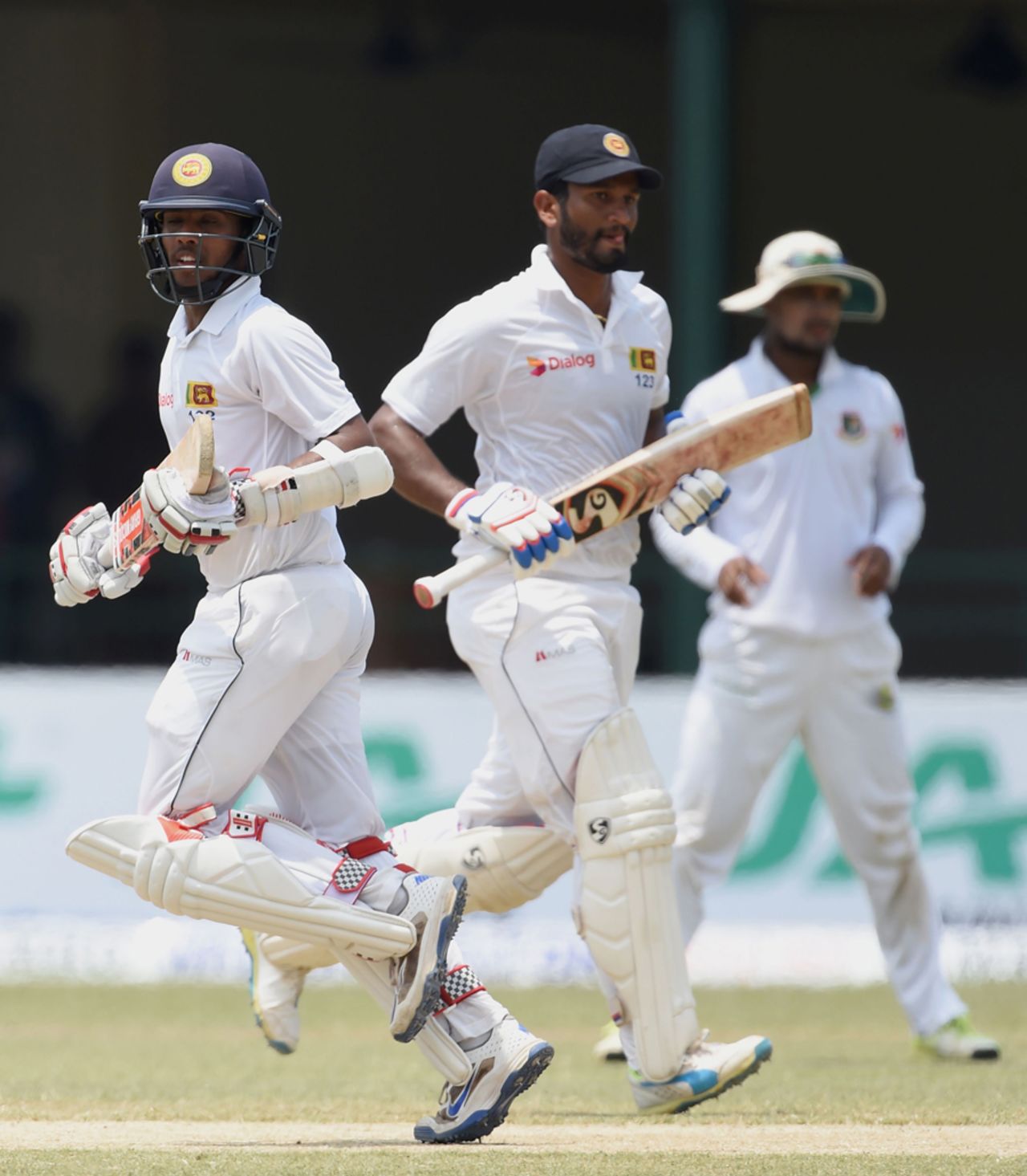 Dimuth Karunaratne and Kusal Mendis run between the wickets, Sri Lanka v Bangladesh, 2nd Test, Colombo, 4th day, March 18, 2017