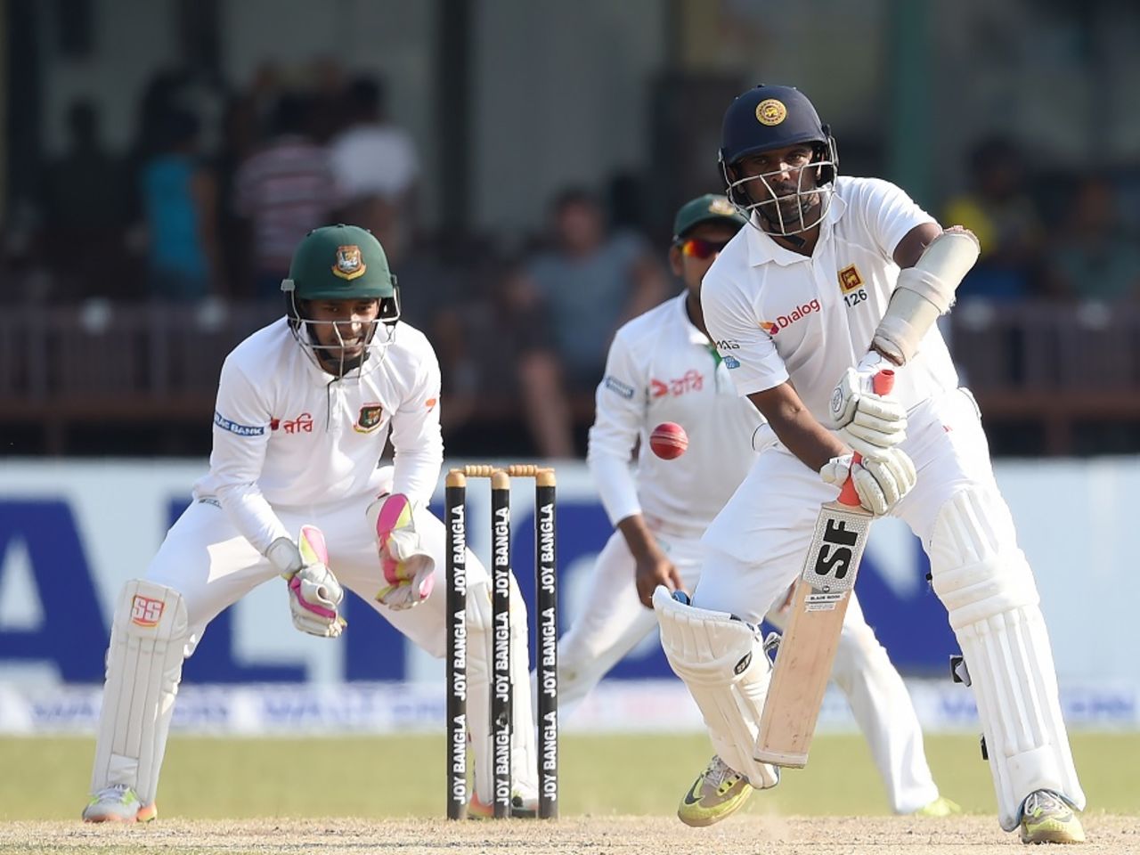 Dilruwan Perera played the blocking game in the post-tea session, Sri Lanka v Bangladesh, 2nd Test, Colombo, 4th day, March 18, 2017