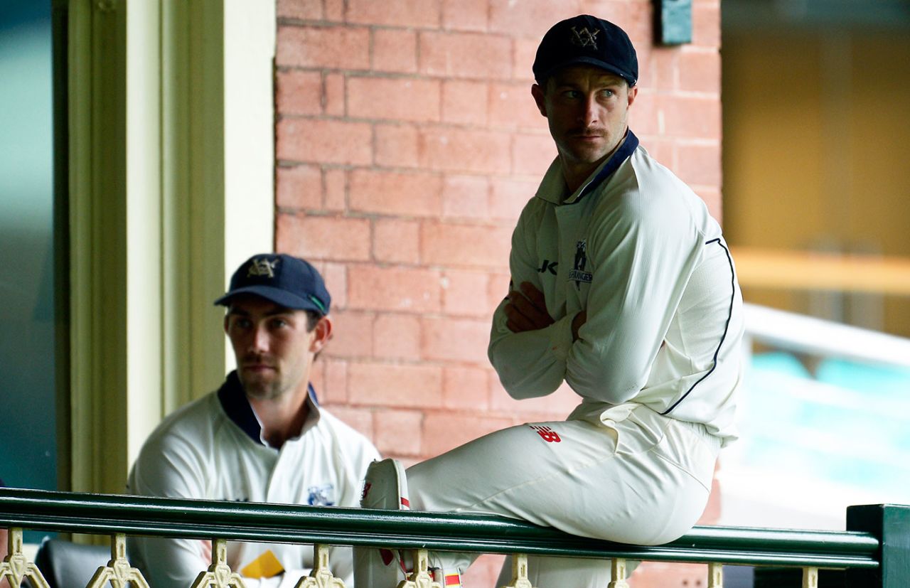 Glenn Maxwell and Matthew Wade wait for play to resume, New South Wales v Victoria, Sheffield Shield, Sydney, 2nd day, November 7, 2015
